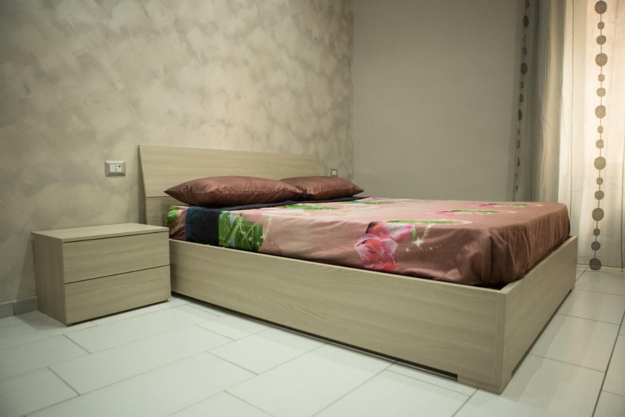 Casa Toto' Apartment เนเปิลส์ ภายนอก รูปภาพ