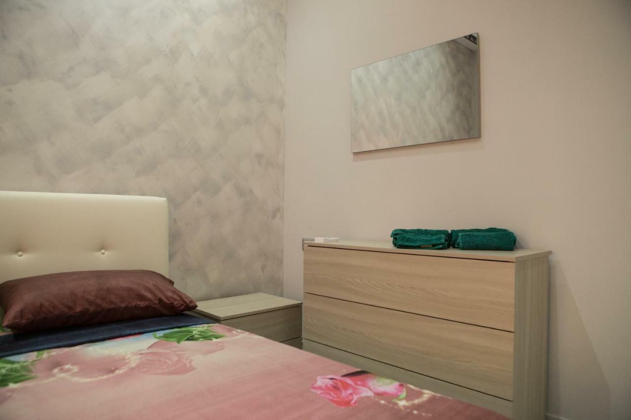Casa Toto' Apartment เนเปิลส์ ภายนอก รูปภาพ