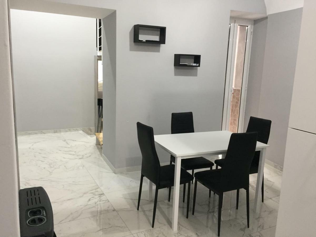 Casa Toto' Apartment เนเปิลส์ ภายนอก รูปภาพ