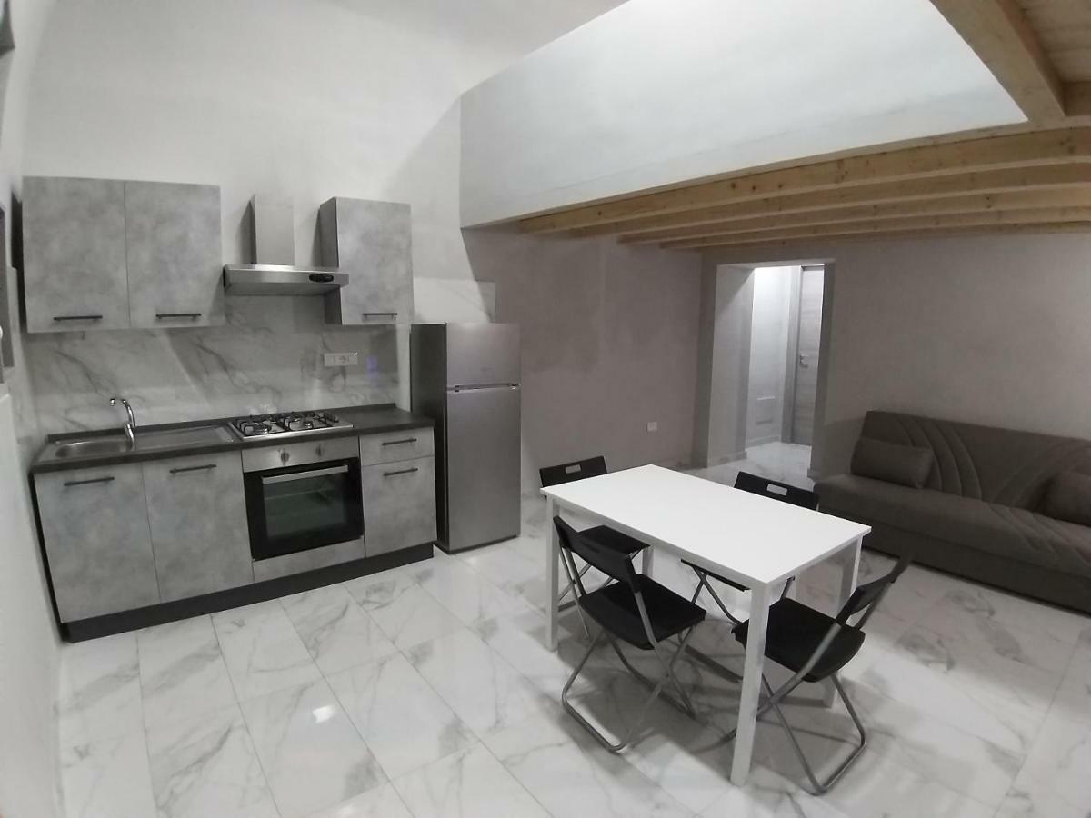 Casa Toto' Apartment เนเปิลส์ ภายนอก รูปภาพ